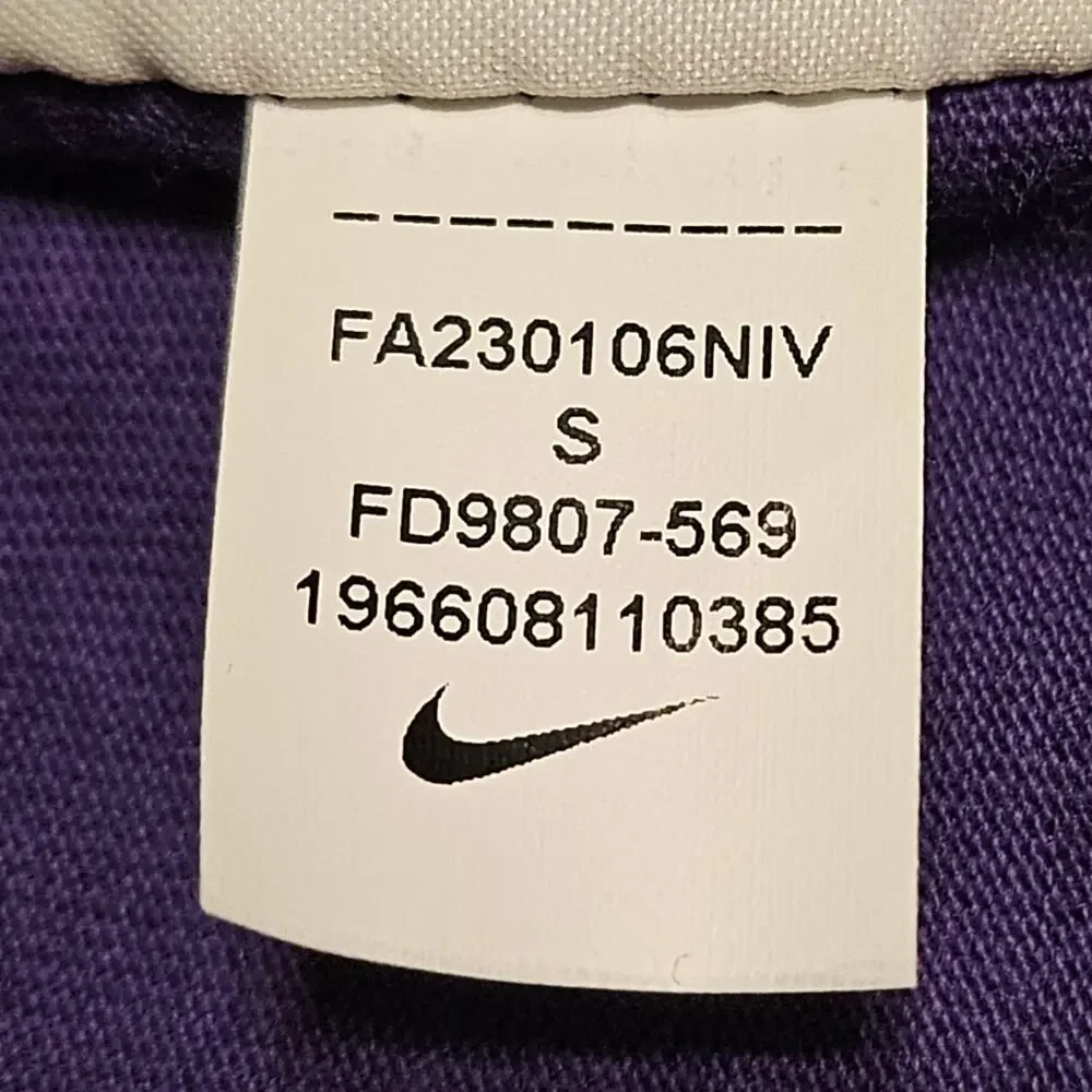 NIKE PHOENIX SUNS 2022-23 DEVIN BOOKER T-SHIRT – SIZE SMALL – PURPLE – NWT